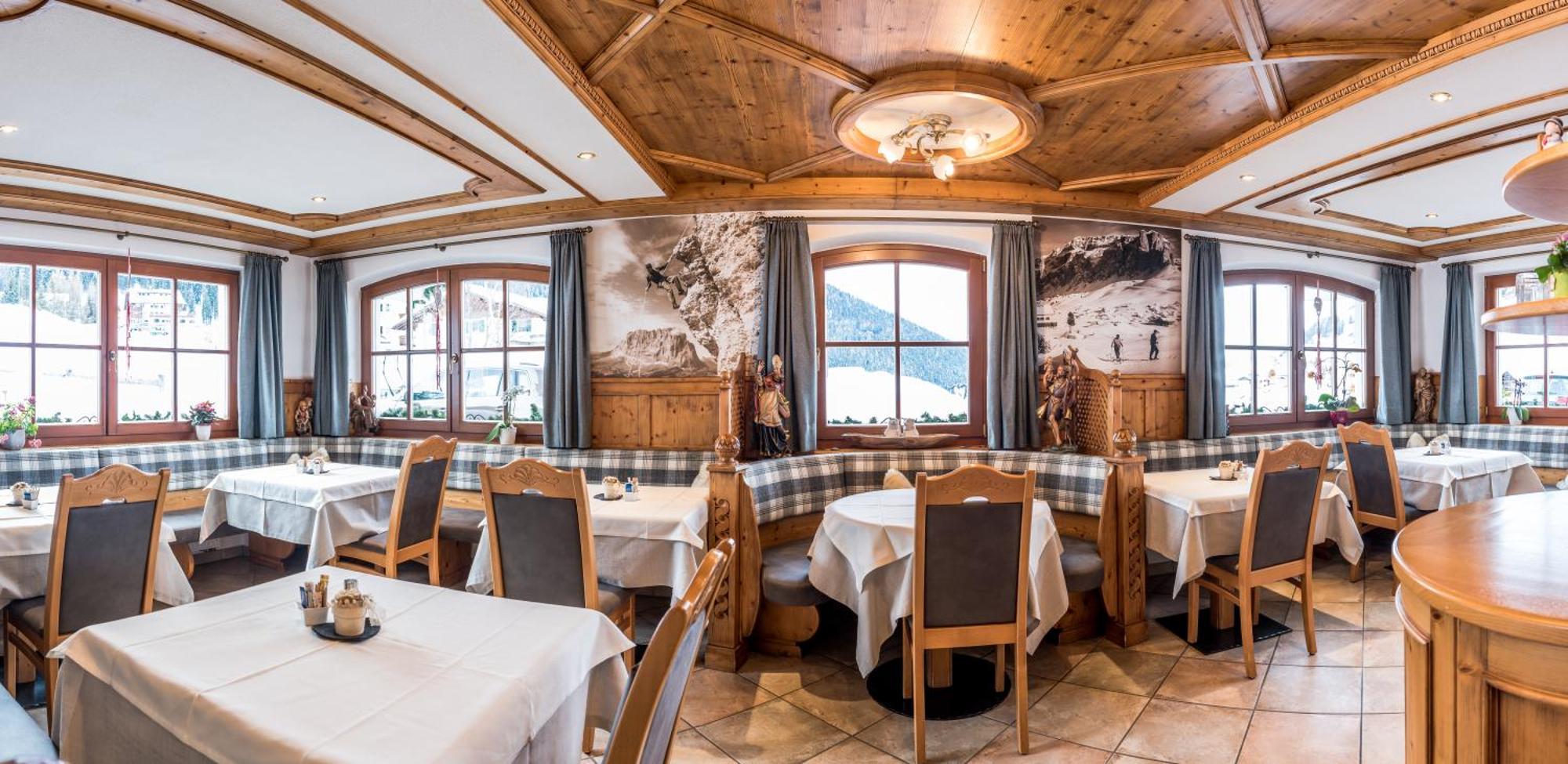 Garni Hotel Iris Сельва-ди-Валь-Гардена Экстерьер фото