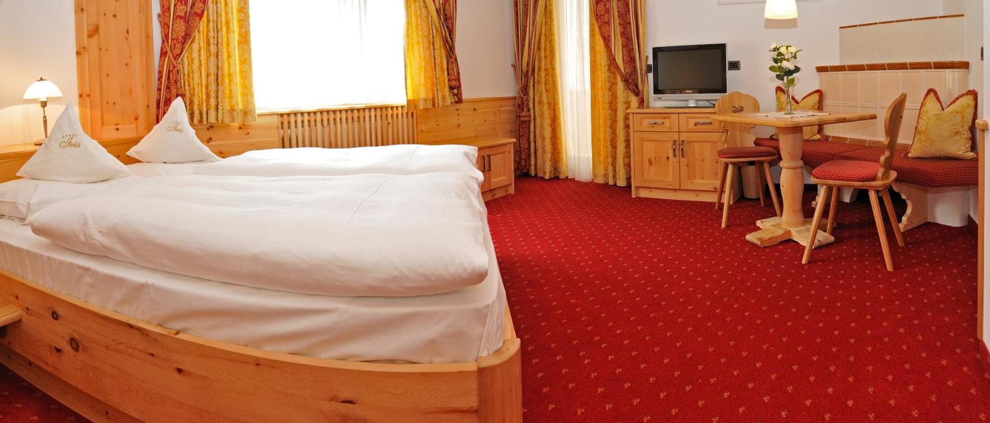 Garni Hotel Iris Сельва-ди-Валь-Гардена Экстерьер фото