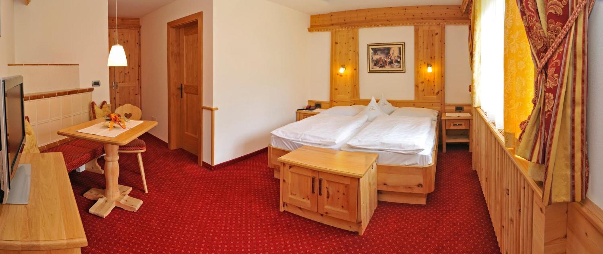 Garni Hotel Iris Сельва-ди-Валь-Гардена Экстерьер фото