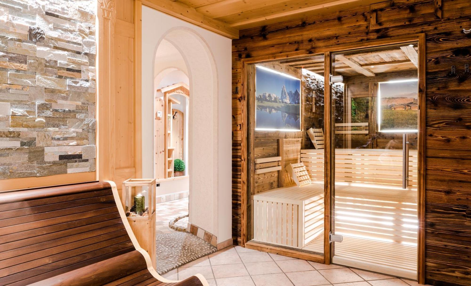 Garni Hotel Iris Сельва-ди-Валь-Гардена Экстерьер фото