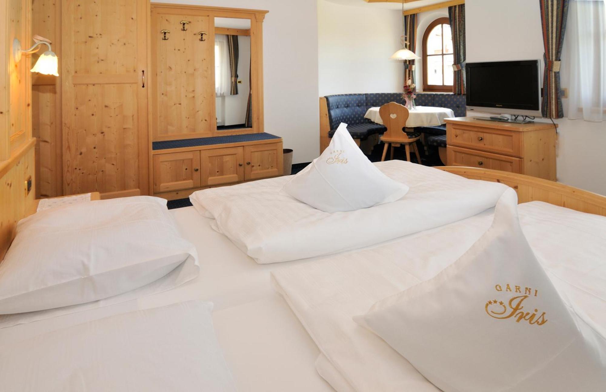 Garni Hotel Iris Сельва-ди-Валь-Гардена Экстерьер фото