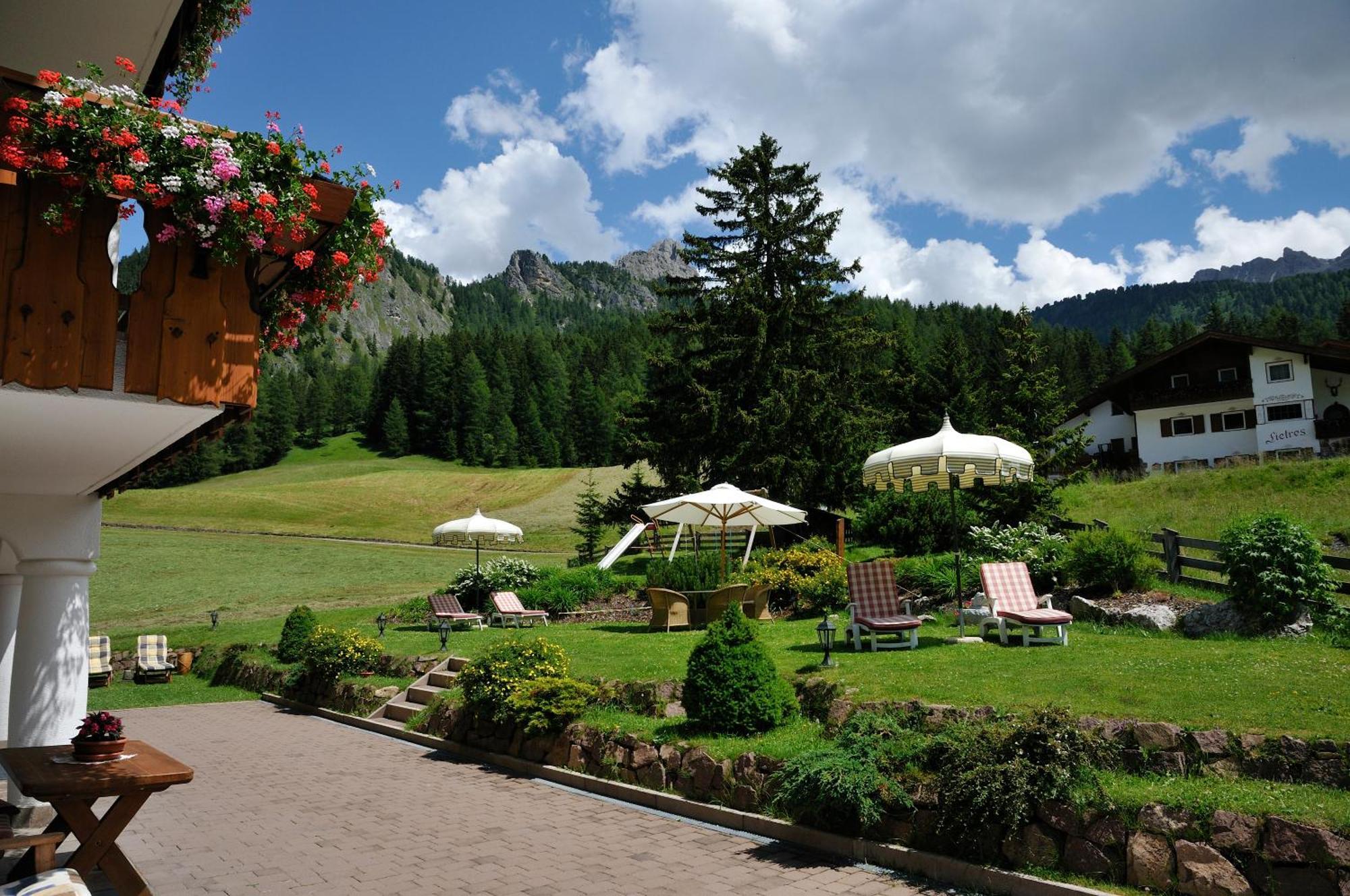 Garni Hotel Iris Сельва-ди-Валь-Гардена Экстерьер фото