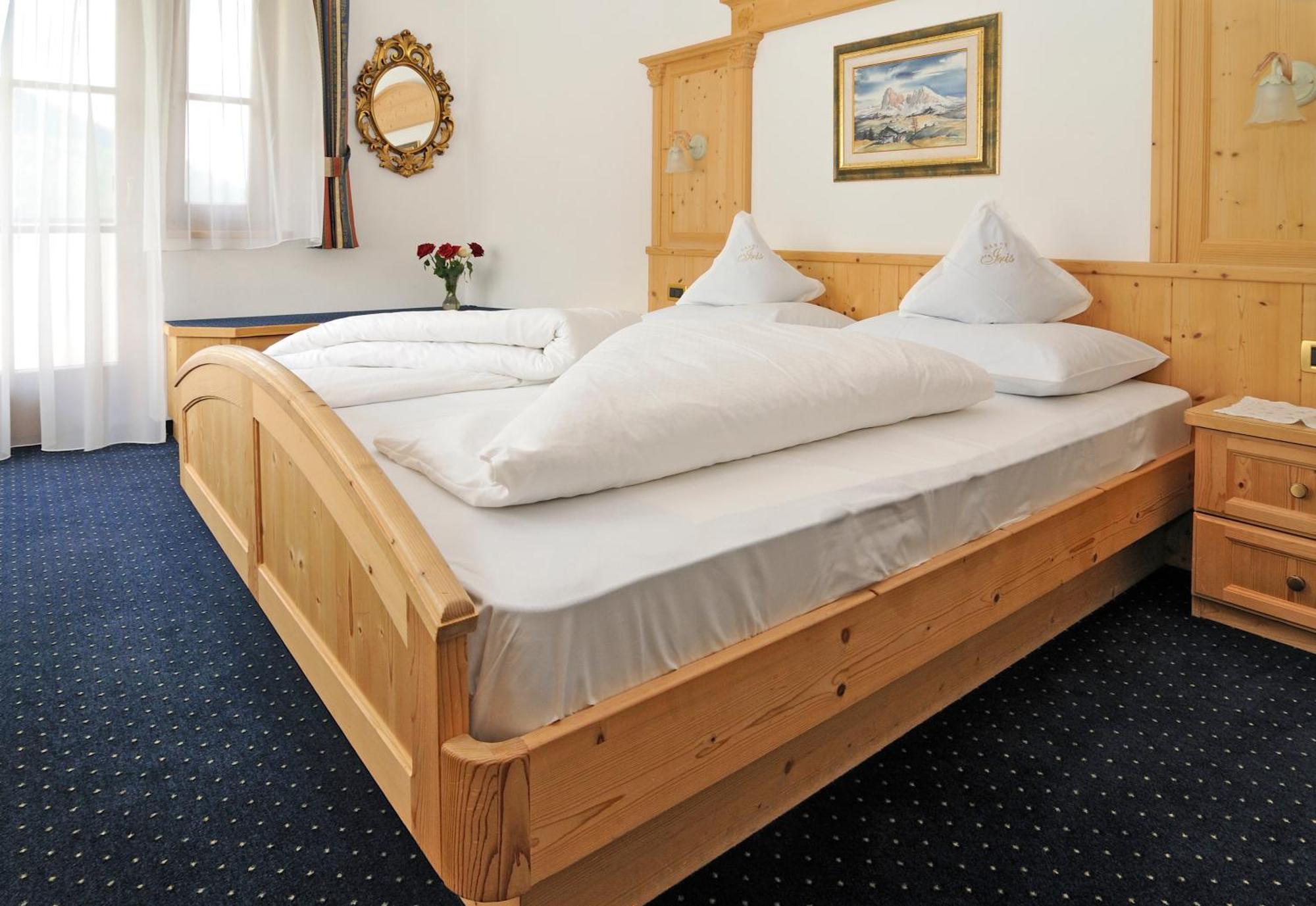 Garni Hotel Iris Сельва-ди-Валь-Гардена Экстерьер фото