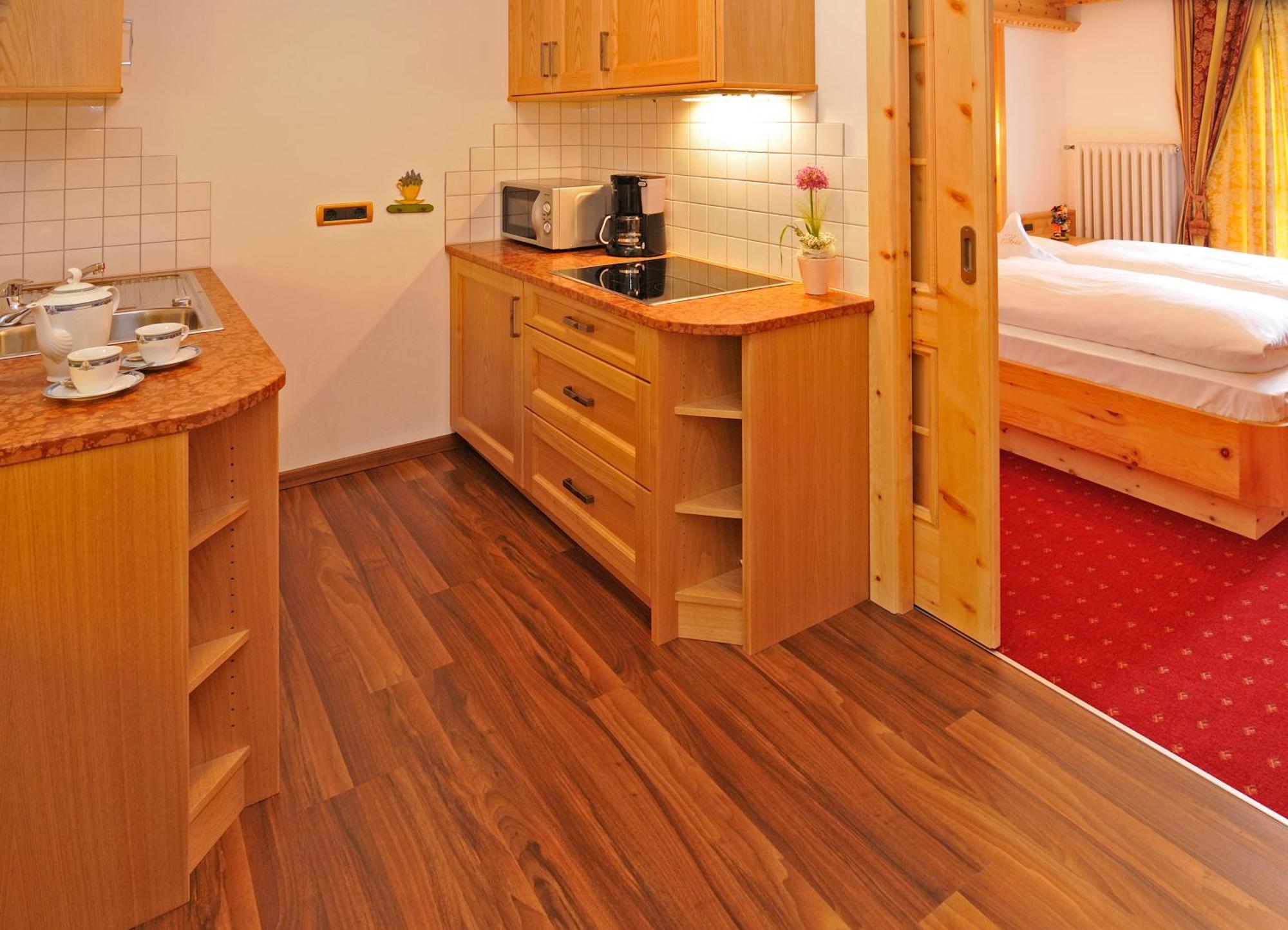 Garni Hotel Iris Сельва-ди-Валь-Гардена Экстерьер фото